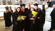 Mikyung Sung avec d'autres diplômés de Colburn et Peter Lloyd, 2017