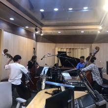 Mikyung Sung con il quartetto di contrabbassi nella Sala da Musica Classica FM della KBS